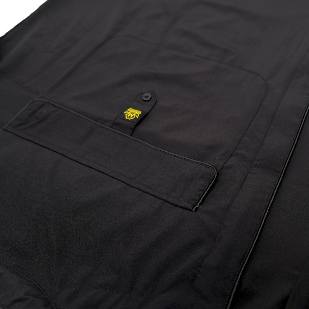  Front pocket barber smock view